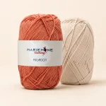 Mariehone Algodon Garn – korallenrotes Baumwollgarn mit Etikett, Studioaufnahme