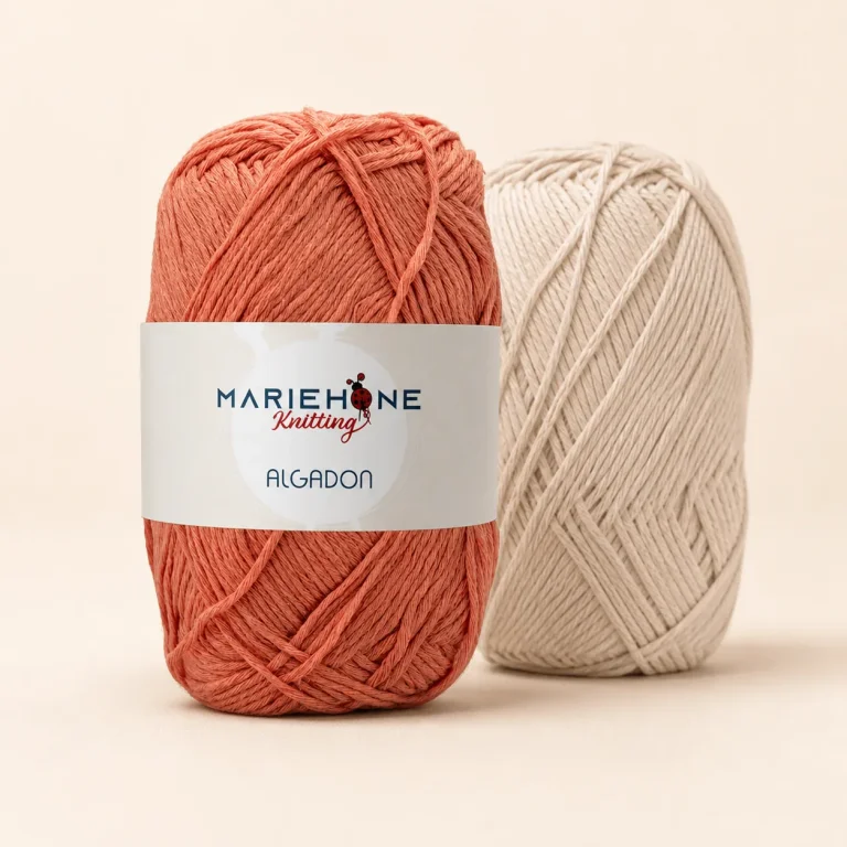 Mariehone Algodon Garn – korallenrotes Baumwollgarn mit Etikett, Studioaufnahme
